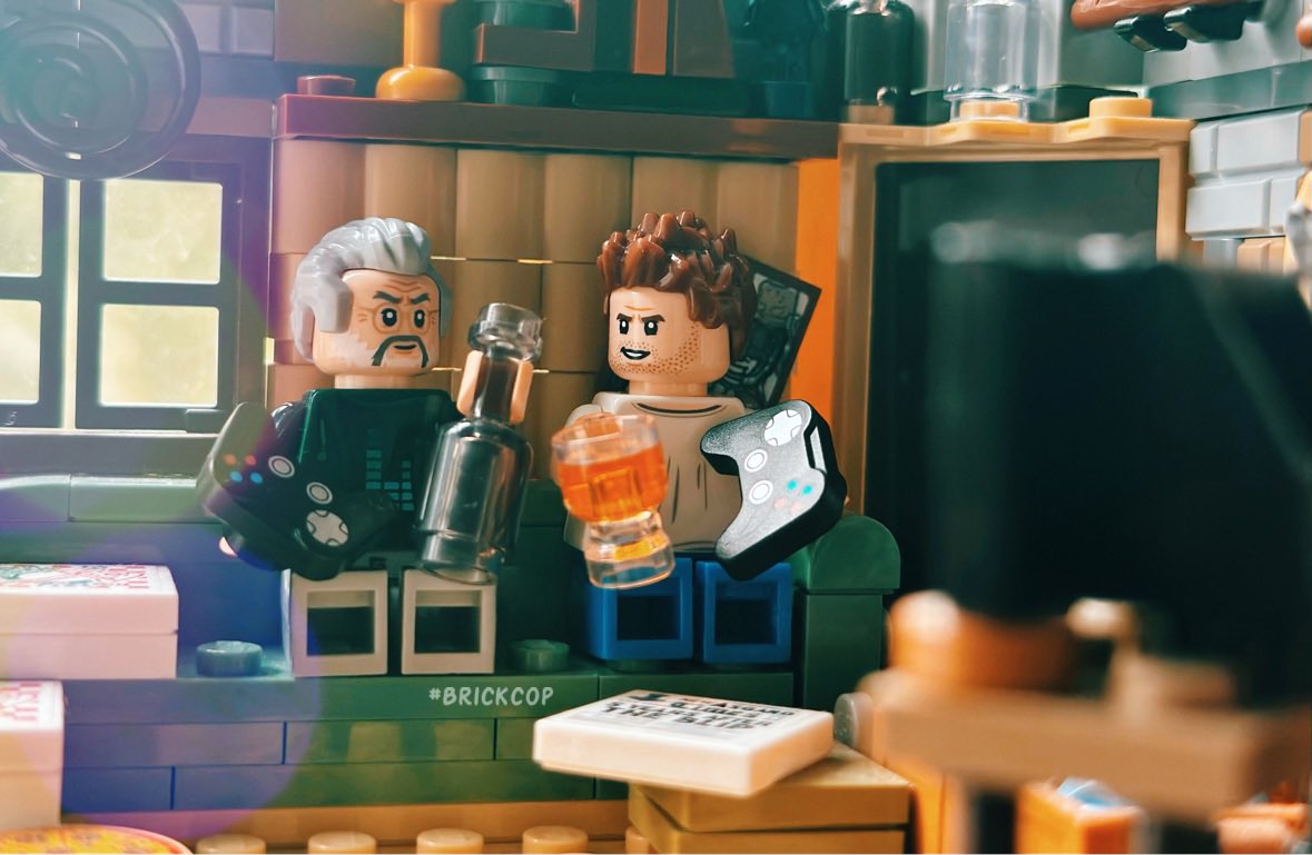 Brick Cop©️ tweet media