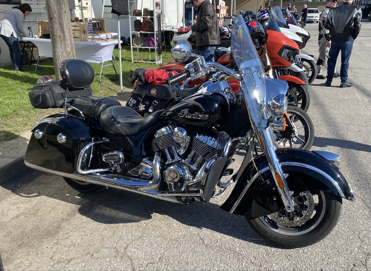 Moto_History's tweet image. The modern Indian Chief has a clear vintage look but has modern reliability. #indian. #indianmotorcycles. #classicmotorcycles. #modernclassicdesign. #modernengineering