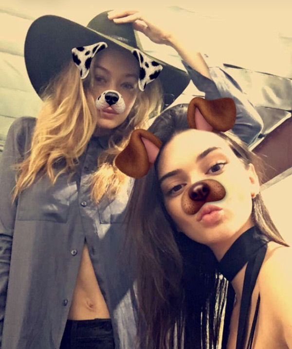 gigsxhadid's tweet photo. saudade delas grudadinhas postando foto juntas dia sim dia também #kengi https://t.co/R4057ARciv
