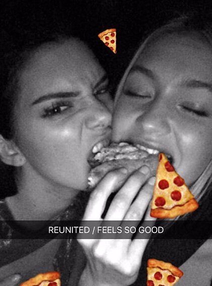gigsxhadid's tweet photo. saudade delas grudadinhas postando foto juntas dia sim dia também #kengi https://t.co/R4057ARciv