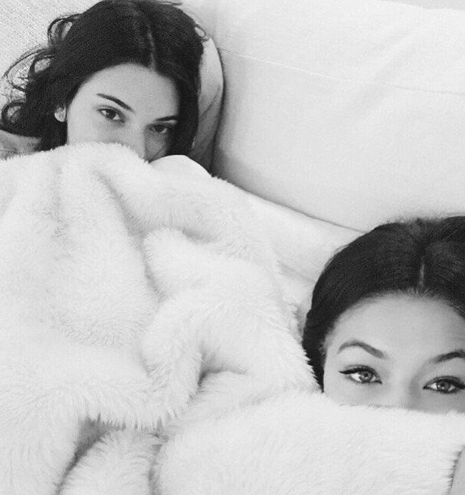 gigsxhadid's tweet photo. saudade delas grudadinhas postando foto juntas dia sim dia também #kengi https://t.co/R4057ARciv