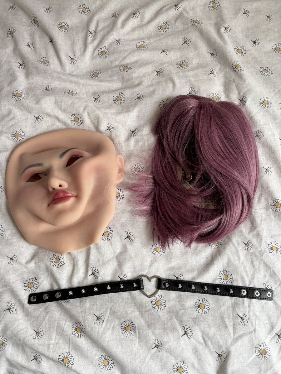 angelmasks22's tweet image. Wait you want me to wear your stuff? 

Alright I’ll bite, always wondered how that stuff felt….

#tryon #masks #siliconemasks #siliconemasker #femalemask #femalemasker #curious #curiosity #roanyer #roanyerjapan