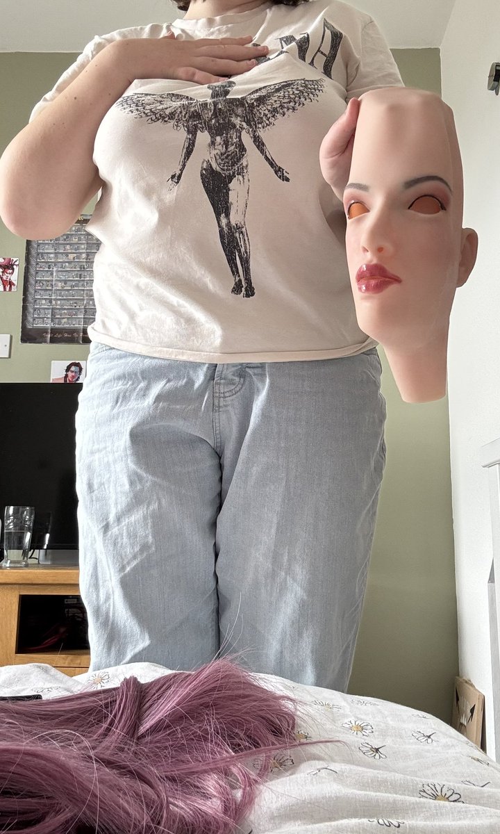 angelmasks22's tweet image. Wait you want me to wear your stuff? 

Alright I’ll bite, always wondered how that stuff felt….

#tryon #masks #siliconemasks #siliconemasker #femalemask #femalemasker #curious #curiosity #roanyer #roanyerjapan