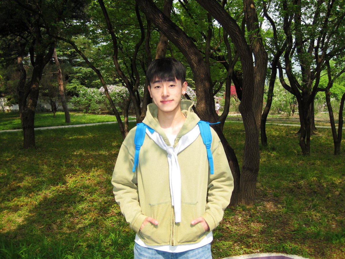 Yushi7766's tweet photo. 阳光连同幸福一起穿过我的瞳孔.☀️🍀🌲🪴
#top #直男 #infp #男高 #阳光植物 https://t.co/QSKgZ4ns5E