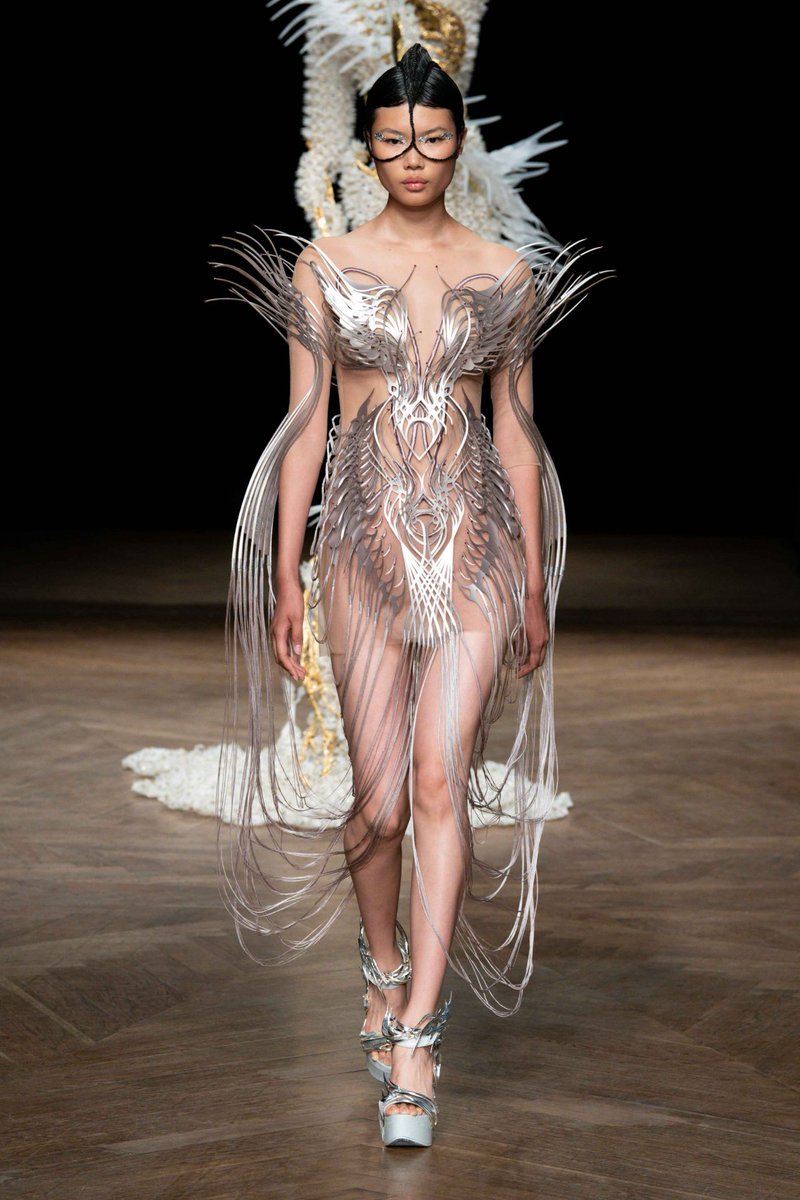 La Mode Unknown tweet media