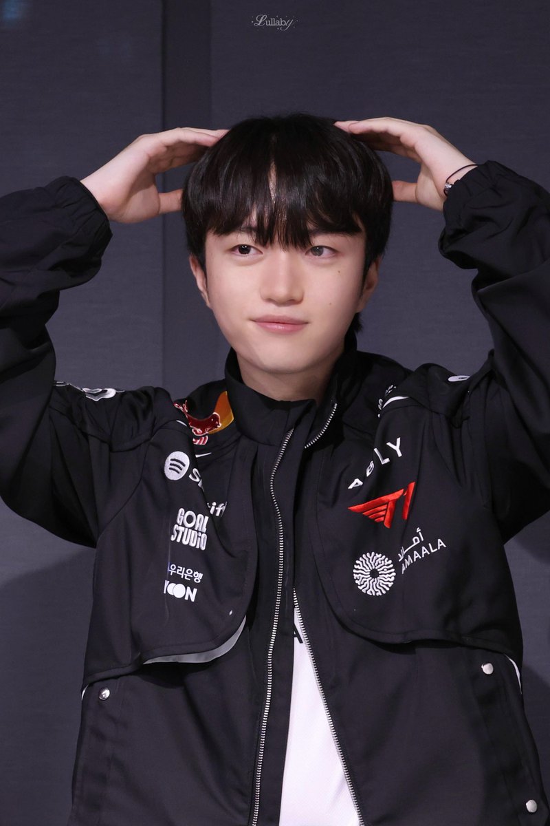 260419 KRX vs T1
🐶
#Keria #케리아 #류민석 
<a href="/T1Keria/">류민석 Keria</a>
