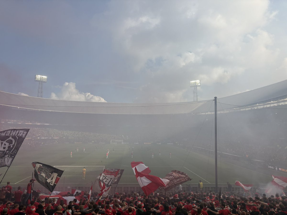 MartinStoker's tweet photo. Come on! @AZAlkmaar #mistig https://t.co/vcf81xJktR