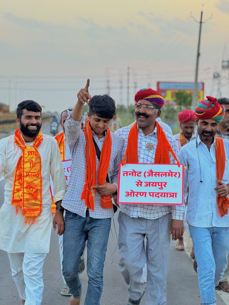 harishdhandev's tweet photo. आज ही से वो अच्छा सा कल चाहिए,
हम को नारा नहीं, हमको हल चाहिए
और ढोंएँ कहां तक परेशानियाँ,
अब हुकूमत के माथे पे बल चाहिए
#झूठे_लोग_झूठी_सरकार https://t.co/XifBGqEM0Z