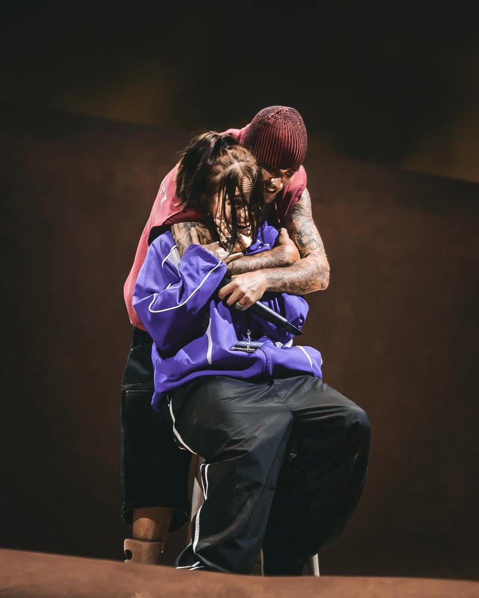 turnebieber's tweet photo. Billie Eilish e Justin Bieber. 🫶🏼 https://t.co/yNFK4VrtDD
