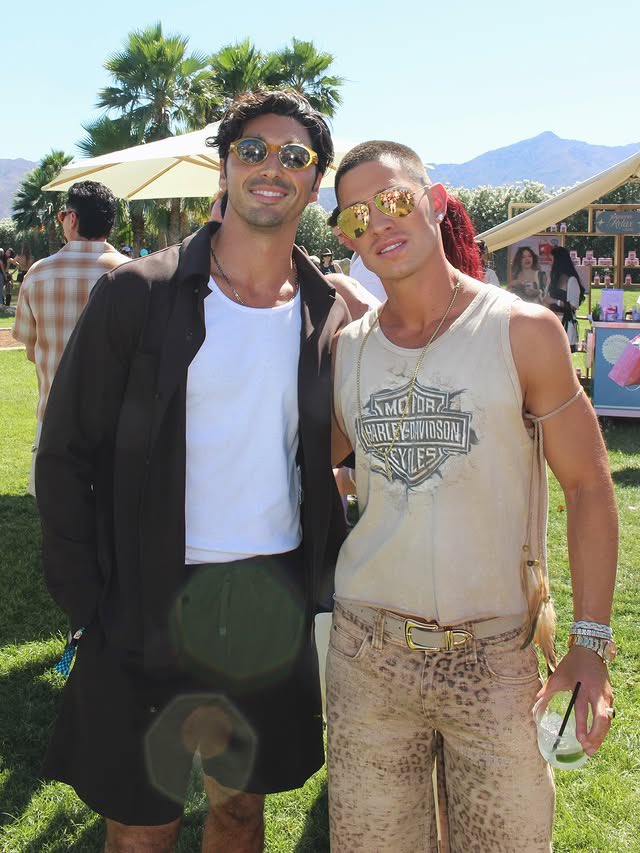 Taylor Zakhar Perez with a fan at Camp Poosh Coachella 2026 weekend one! (April 11th)

📲 allankentc via Instagram