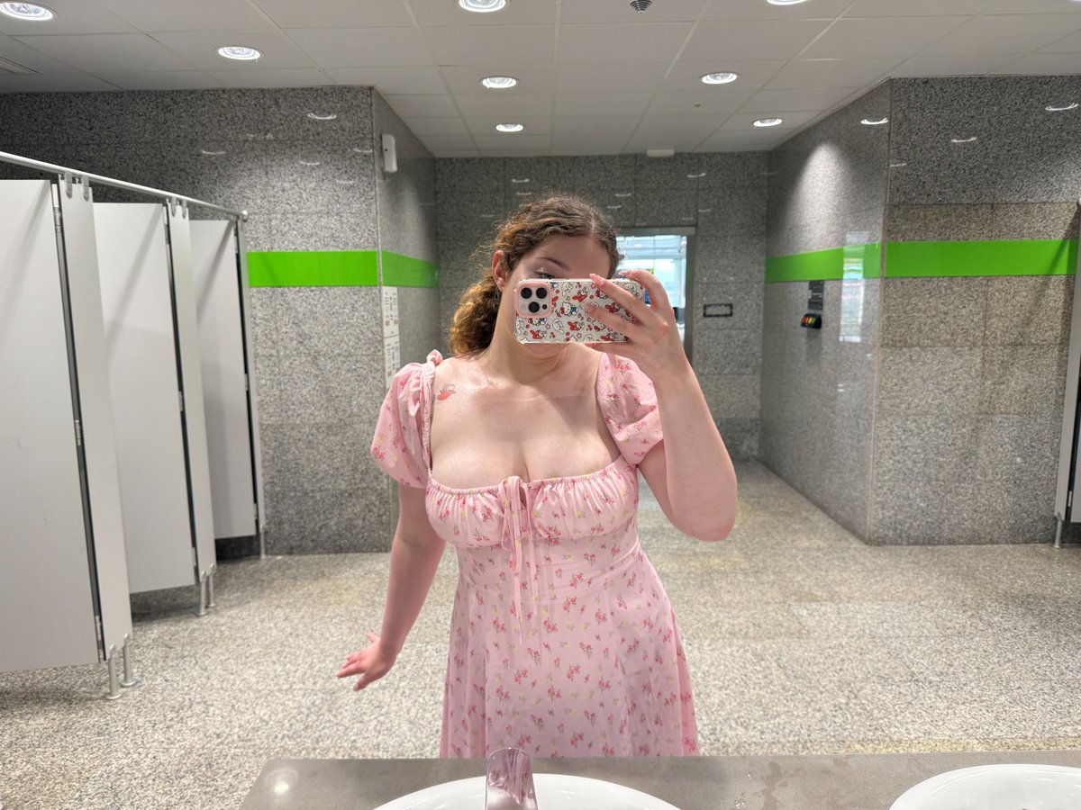 F*CK IT sending nudys to everyone who says ‘hi’ 🤤