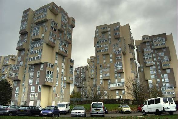 9️⃣ Même constat sur le logement.

👉 57% des immigrés sahéliens et 63% de leurs descendants vivent en logement social, contre 11% des personnes sans ascendance migratoire ⬇️