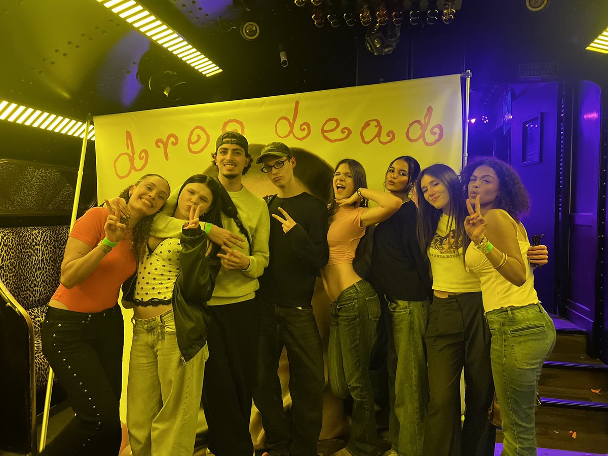 lou-ann 𑣿 is seeing ariana tweet media