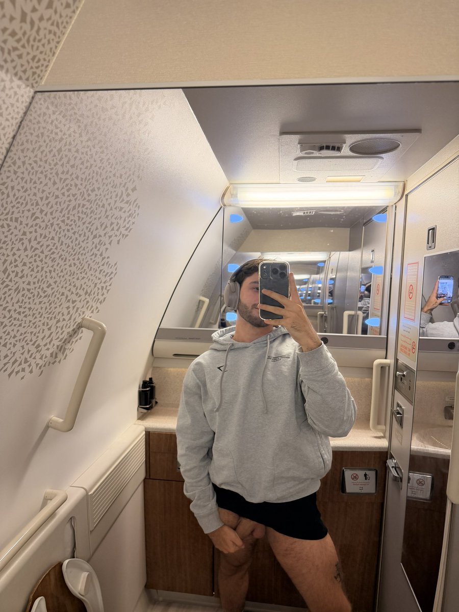✈️👀