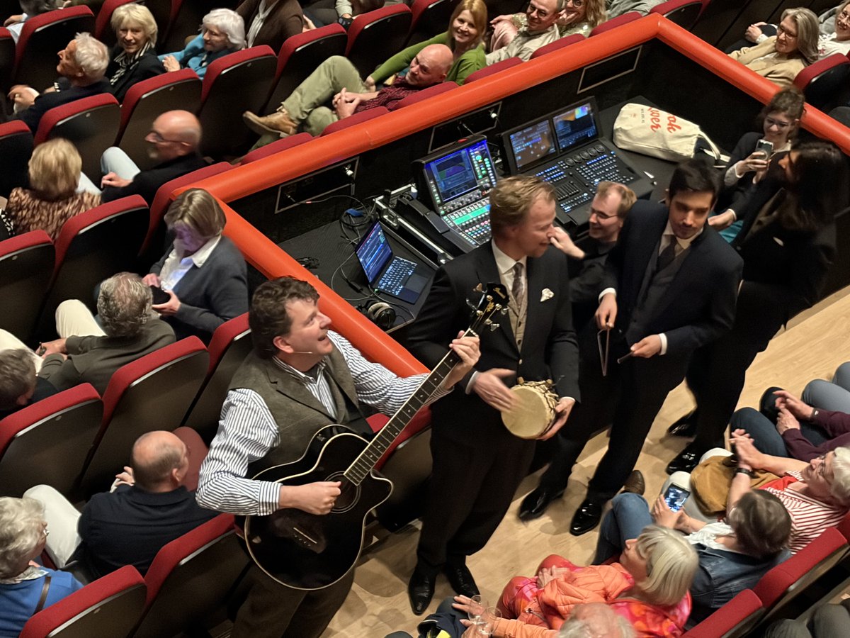 Back to bass-ics in ⁦<a href="/htfigi/">Hotel Theater Figi</a>⁩ met Dominic Seldis Genieten: veel humor, breed muziekgenre en veel improvisatie Top!!  🫶🏻🎶