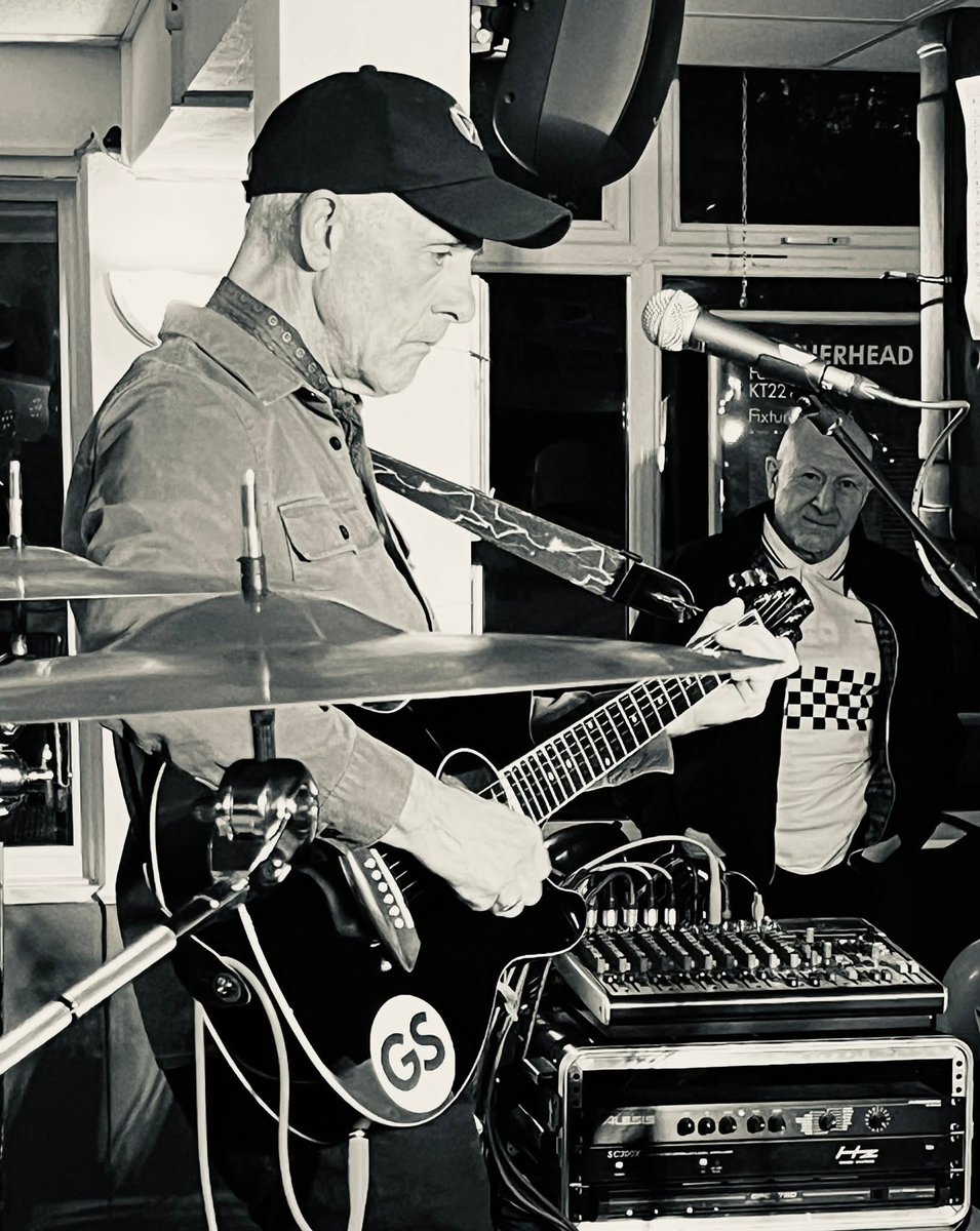 Grovesidermusic's tweet image. Had a lot of fun playing at @leatherheadfc last night supporting the excellent Circa 79. Great crowd, everyone up for a good time. 
Played some covers and a couple of originals which also went down well.
Pics by @gidz49 and Circa 79.
#keepmusiclive