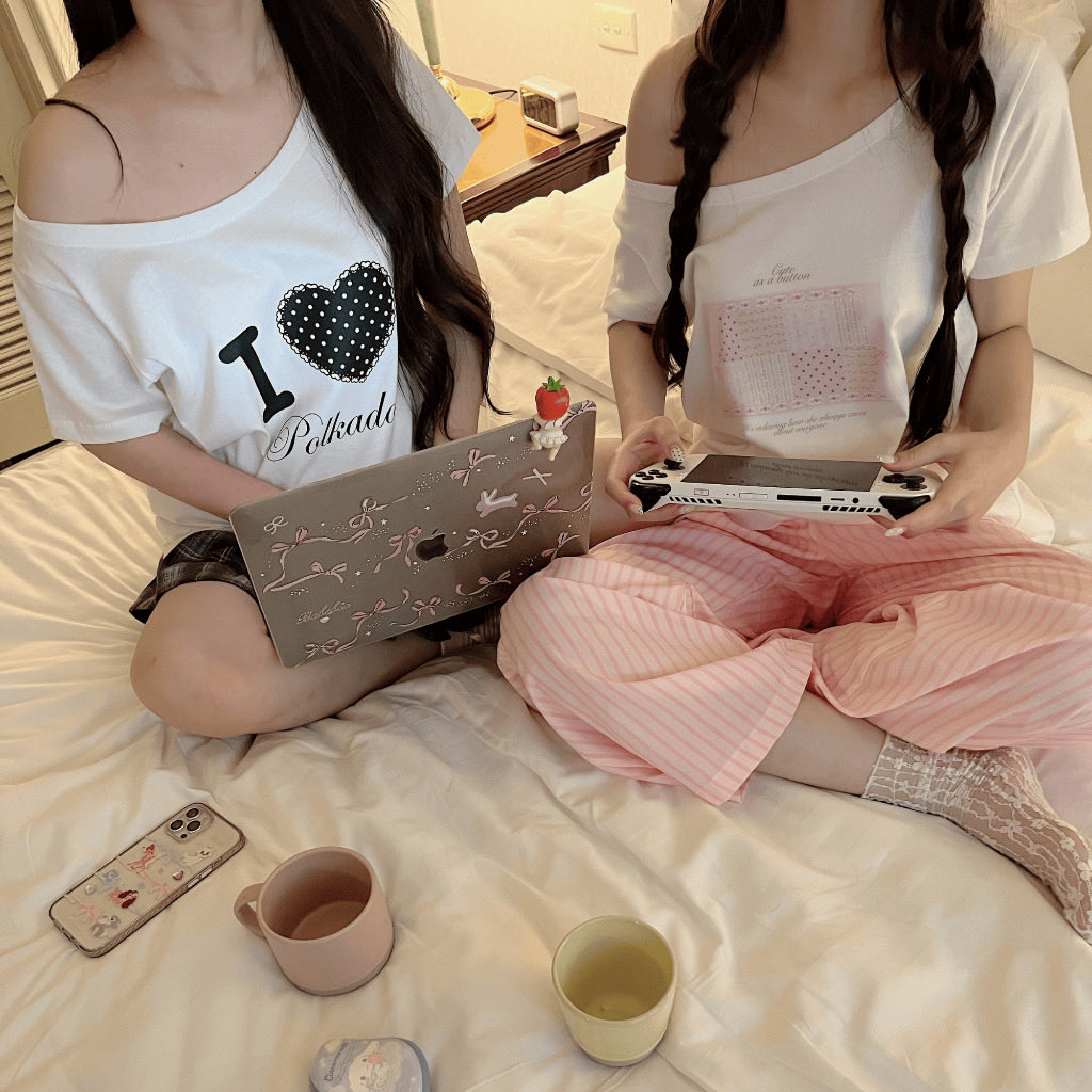 Simplep55192172's tweet photo. ส่งต่อ #bemytwenty ลายpolkadot🤍🖤(อก-40 s/m/lใส่ได้) 230รส รี/ปัก/ฟอลลด5บาททุกตัว #ส่งต่อเสื้อผ้า #ส่งต่อเสื้อผ้ามือสอง #ส่งต่อเสื้อผ้ามือ2 #ส่งต่อ #โล๊ะตู้ #ส่งต่อเสื้อผ้ามือสองสภาพดี #sistersfabric #cintageofficial #stylistshop https://t.co/2rx4pJFcu6