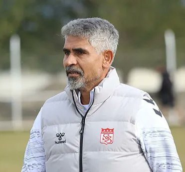 mirogluuuuuu's tweet photo. Biri, kayyuma kalmanın eşiğine gelmiş, neredeyse herkesin sırtını döndüğü bir takımı küllerinden yeniden ayağa kaldırdı.

Diğeri ise 5 KURUŞ ETMEZ futbolcu grubuyla bizlere kısa bir sürede olsa play off hayali kurdurdu.

EMEKLERİ UNUTULMASIN. https://t.co/W60V82UjJU