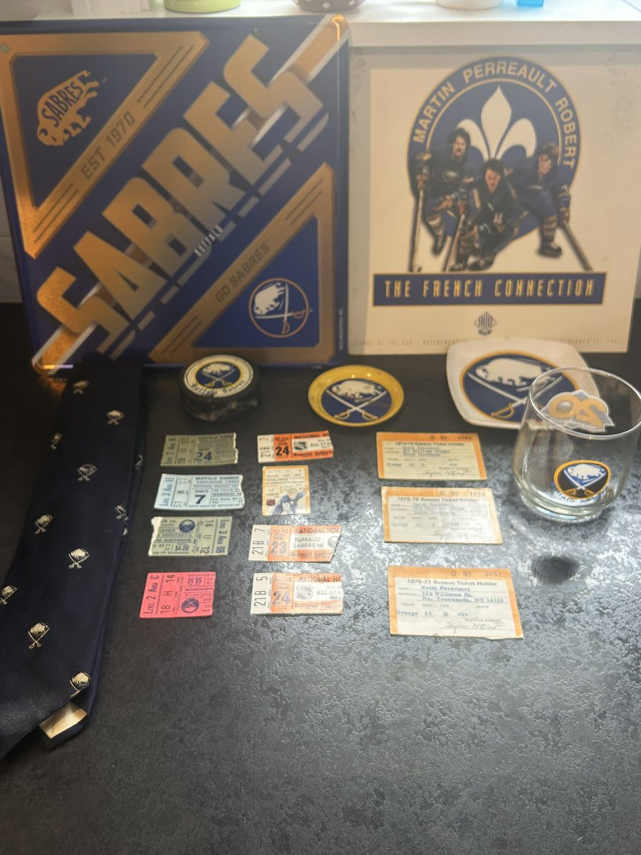 KeithPascucci3's tweet photo. Just thinking back when the NHL came to Buffalo. We had a group of guys who went to many Bison game there last few years. My brother Paul, Roby, Fats,Ward, great games 2 dollar tickets in the grays. The Aud was expanded in there 2nd year. We got season tickets Roby,Fats, Jerry R https://t.co/9QvHM46aiL