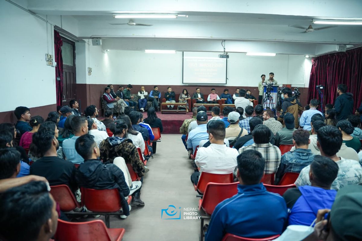 nepalphotolib's tweet image. सरकारले बिद्यार्थी संगठनमाथी प्रतिबन्ध लगाउन लागेको बिषयमा संयुक्त बिद्यार्थी संगठनले पूर्व बिद्यार्थी नेता तथा सांसदसङ अन्तरक्रिया गरेका छन्।
तस्बिरहरु  : नेपाल फोटो लाइब्रेरी
#nepalphotolibrary #NewsUpdate #NPL