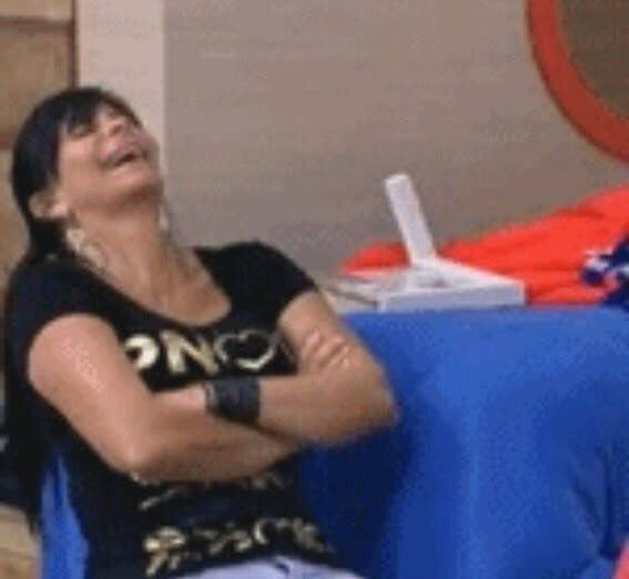 ai que vida engraçada KKKKKKKK o namorado e a namorada delas fazendo aniversário no mesmo dia