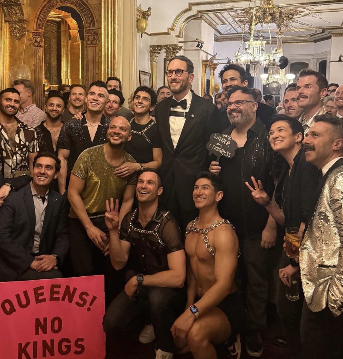 San Fran is the laughing stock of the entire world. Just look at this photo. Imagine the smell. 😷🤢 <a href="/Scott_Wiener/">Senator Scott Wiener</a>