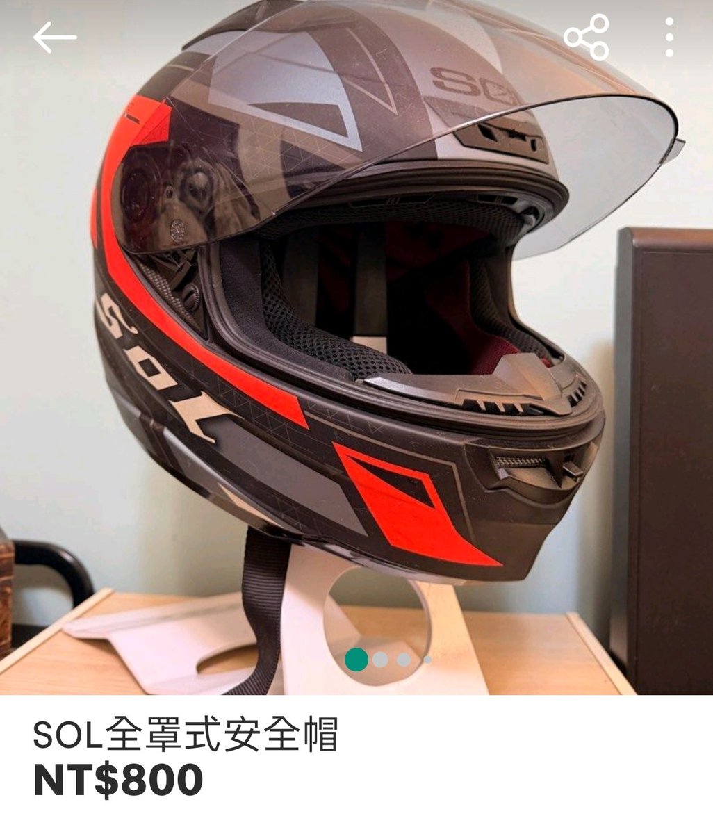 f300438's tweet photo. @bpuppite 其它的安全帽我都是在網拍上買的，我專找那種品相超新但價格很便宜的，下面這四頂含運費一共才約2500元 https://t.co/UI8oyts3kt