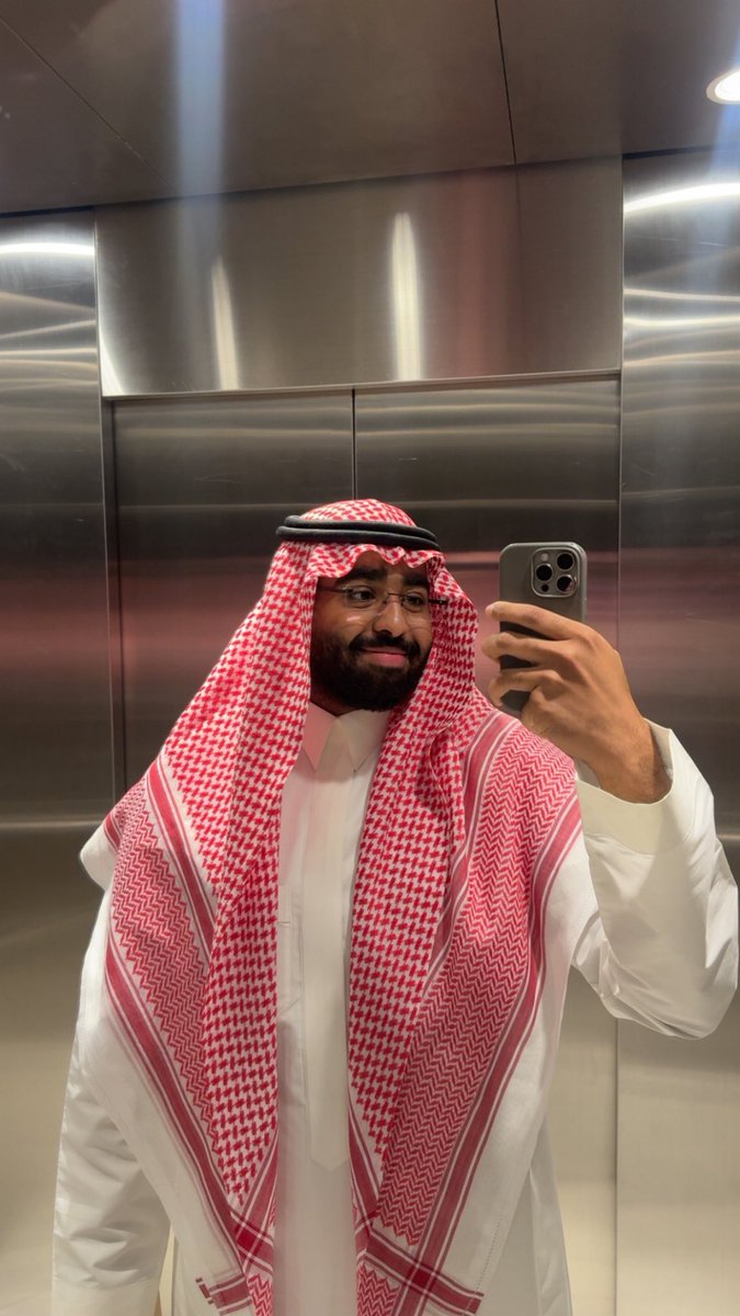 i8 tweet media