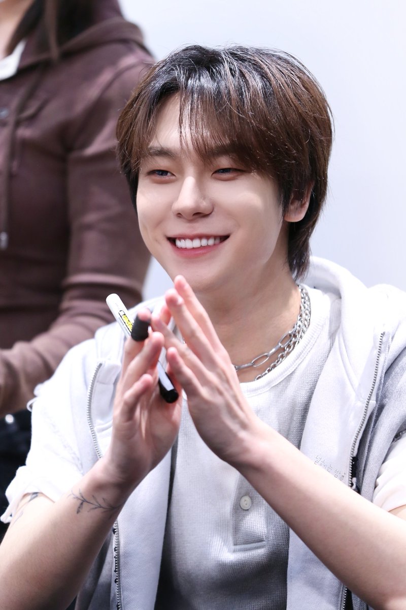 [🎂] #HAPPY_JEHYUN_DAY

제현아 생일 축하해🎉

#OMEGA_X #오메가엑스 
#제현 #JEHYUN