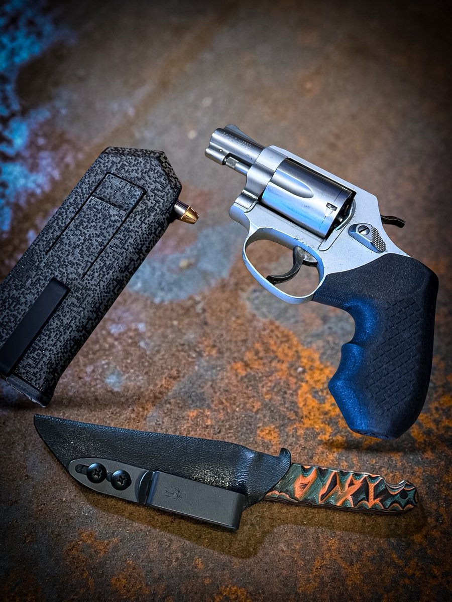 TenetCo Knives tweet media