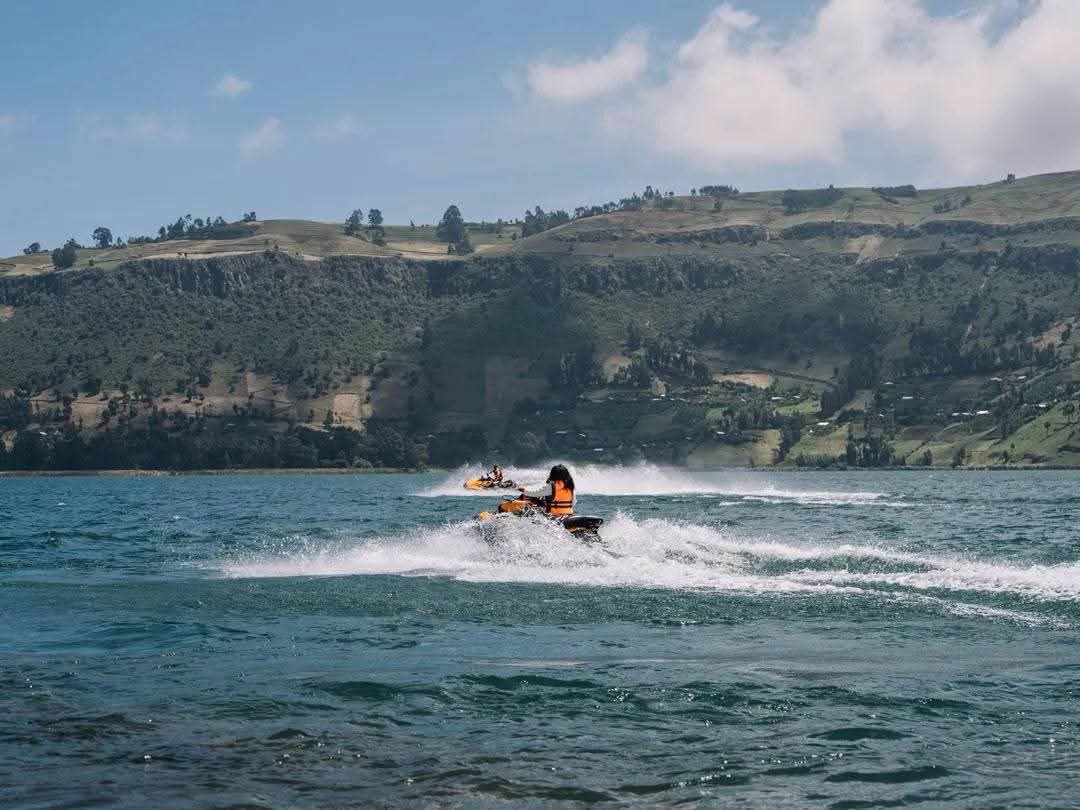 ጠቅላይ ሚኒስትር ዐቢይ አሕመድ (ዶ/ር) የገበታ ለትውልድ መርሃግብር አካል የሆነውን የሀሮ ደንዲ ሎጅን መርቀዋል። 
የደንዲ ሐይቅን  ቱሪዝም ልማት፣ ኢትዮጵያ ለከፍተኛ እና ዘላቂ የቱሪዝም ዘርፍ ያላትን ቁርጠኝነት የሚያሳይ ነው።
