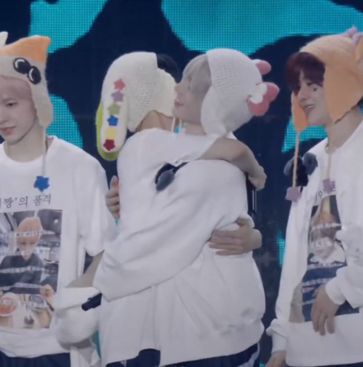 ayu 💭 tweet media