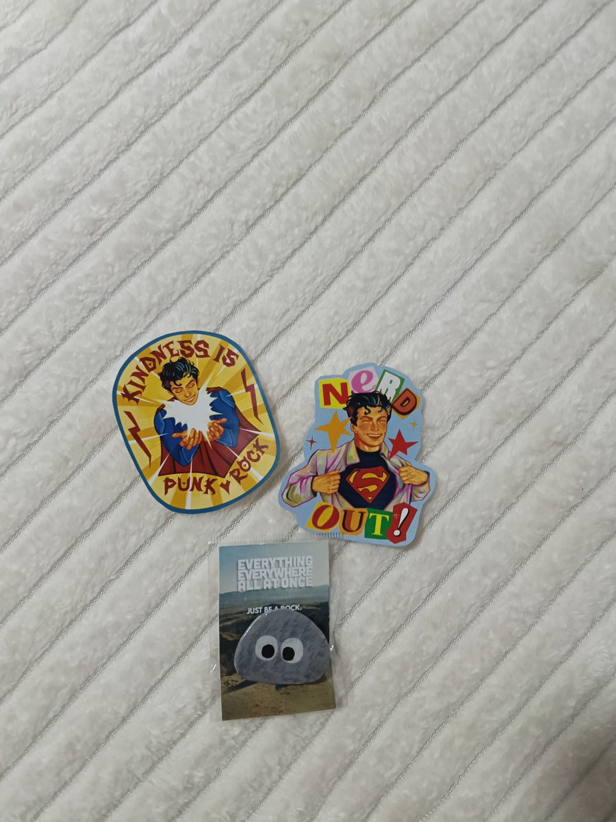 rhys 🌖 tweet media