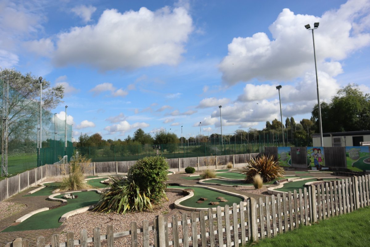 CharnwoodRange's tweet photo. Looking for something everyone can enjoy? From indoor adventure golf, outdoor mini golf and the  driving range, there’s something for everyone.

Open 7 days a week for family fun in Loughborough.

#FamilyFun #AdventureGolf #DaysOutUK #Loughborough #LeicestershireLife https://t.co/c5E12M3FF6