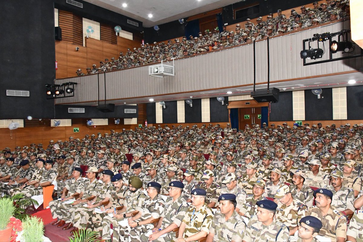 Tamal0401's tweet image. A military conference to deliberate as how to hold “free and fair” elections in #Bengal

Unbelievable - Chiefs of BSF, CRPF, SSB, ITBP &amp;amp; CISF - all came together in #Kolkata to discuss one state ‘election’?

Is this #BengalElection2026 or Operation Sindoor? Or operation Bengal?