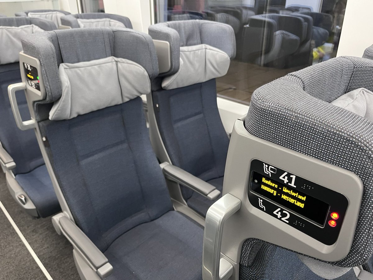 MarcusGrahnert's tweet image. Aktuell zum #Fahrplan2026:

Heute erste Fahrgastfahrt eines ICE der @DB_Presse auf die Insel #Sylt.

Ab sofort tägliche Verbindung ICE 2374/2375 mit dem ICE L (#Talgo)

Ab Juni/Juli weitere ICE-Verbindungen u.a. nach Berlin und Köln.