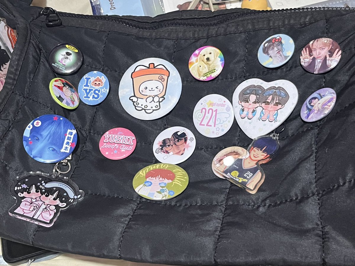 isang anik anik 101 tip k did you know na you can attach your keyrings sa pin buttons niyooo if want niyo ishowoff yung keyring sa bag niyo?? #themoreyouknow