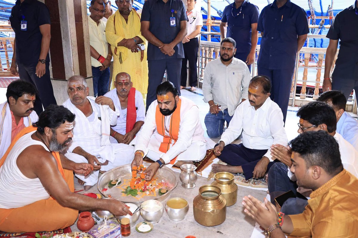 samrat4bjp's tweet photo. #BaidyanathDham #Deoghar #HarHarMahadev #महादेव https://t.co/H4zaoovMnN