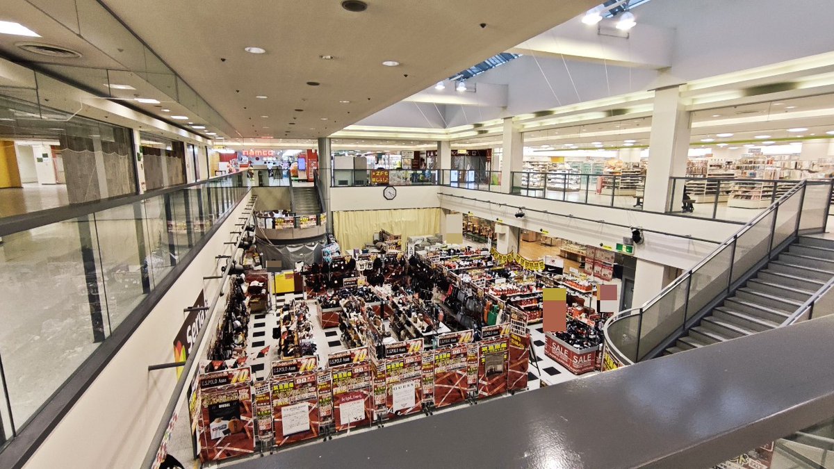 FUTABA_425's tweet photo. アピタ富山店
昭和62年10月に開店したアピタ富山店は、元々ユニー直営店舗ではなく、ユニーの100%出資会社である㈱富山アピタがオープン以来運営を続けていたが、1994年8月にユニーの直営店舗になった。 https://t.co/eTWaCjQL9i