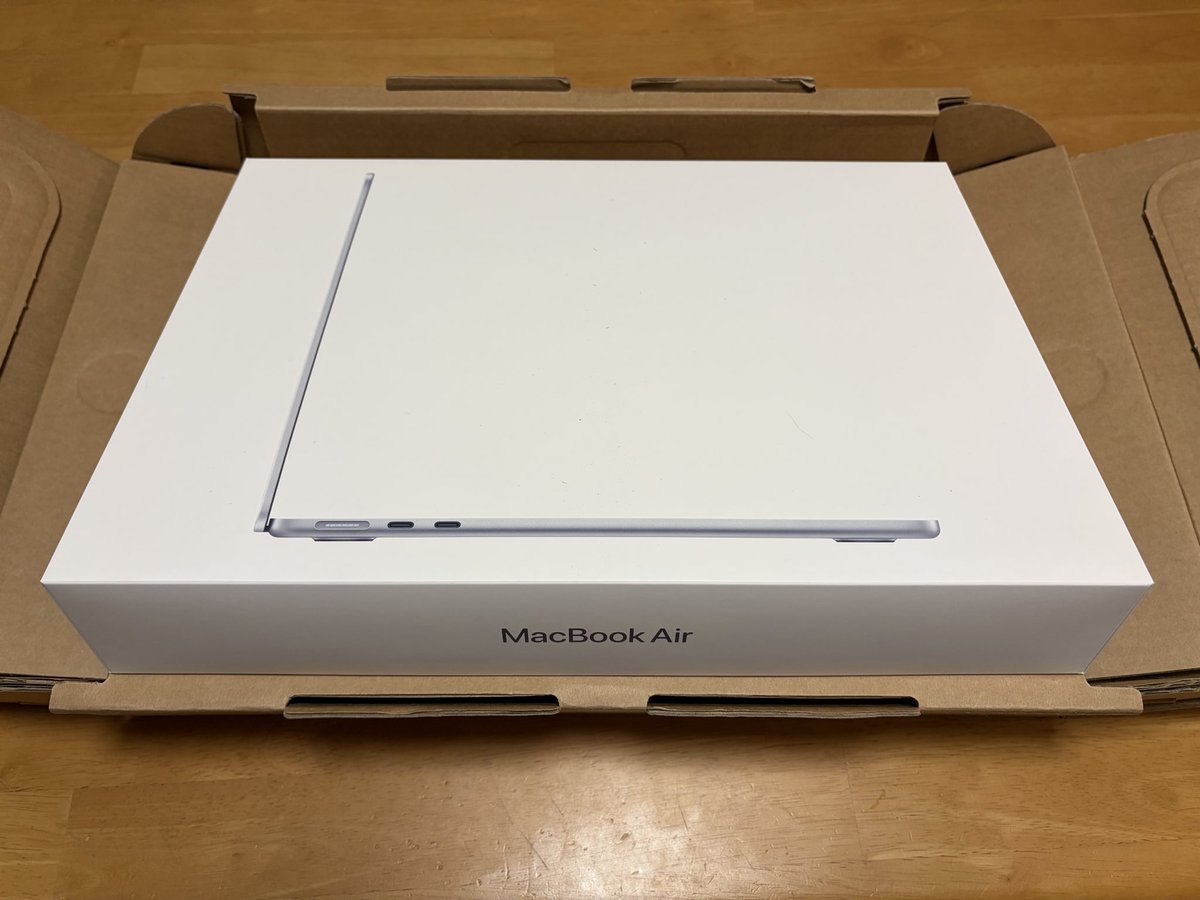 Poeratta's tweet photo. 次に出るM6はチップがフルモデルチェンジで、本命だと言われているのに、M5のMacBook Airを買ってしまった。メモリーを32Gb、ストレージを1Tb、キーボードを英語USにカスタム。色はスカイブルー。ほぼ銀に近い自然な青、良い感じ。274,800円。高いけど必要だし、しょうがない無い
#MacBook
#Apple
#M5 https://t.co/IxcP8YNivT