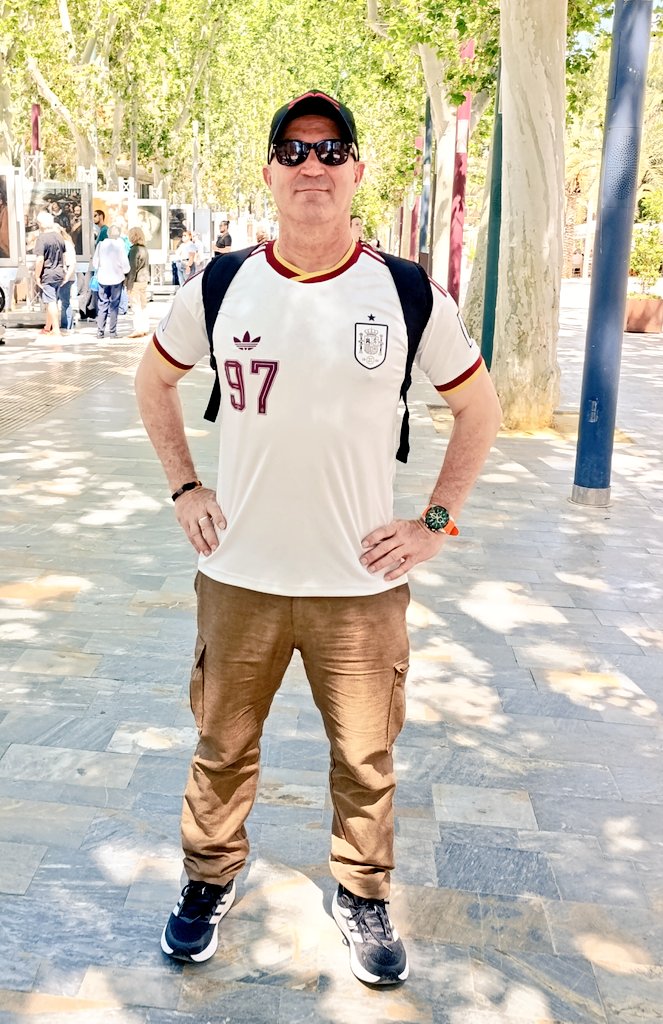 This summer, the World Cup takes center stage, and Spain national football team stands among the favorites to win, but I’ve decided to add our King’s number to the shirt… and with that, fortune will surely be on our side. 🇪🇸🇪🇸⚽⚽🏆🏆💪💪🐍🐍

#BamBam #뱀뱀 <a href="/BamBam1A/">BamBam</a>