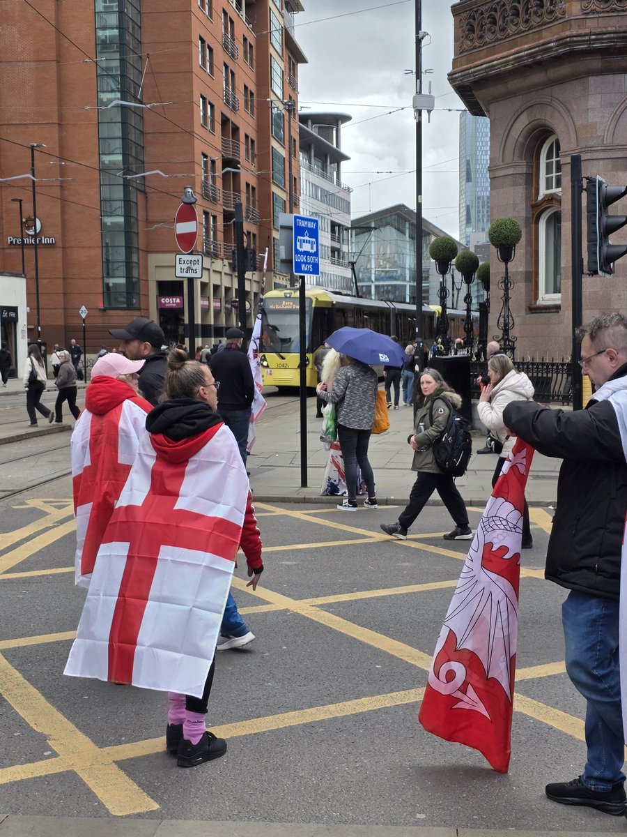 AdamConlon15's tweet image. #news #analysis #rally

@BFirstParty had the audacity to invade #Manchester yesterday which then triggered a counter protest from the radical #extremist #farleft causing #division in the communities and spoiling things for those like me in #ReformUK who are genuinely concerned