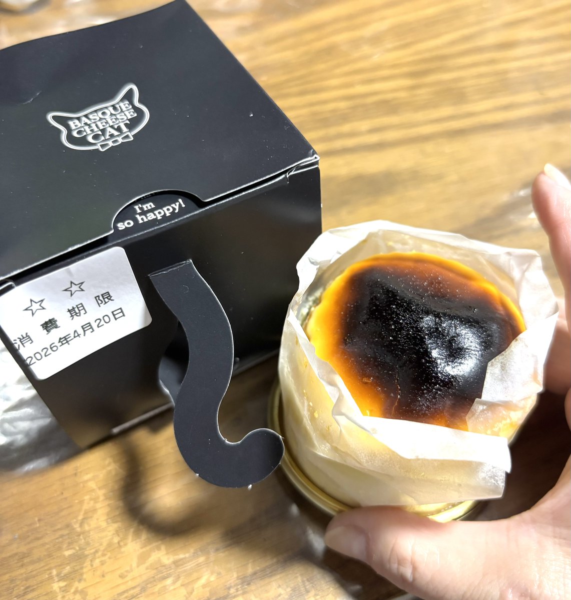 池袋駅の乗り換えの際にめっちゃ可愛いチーズケーキを見つけました😍

箱がめちゃくちゃ可愛いの！
表の猫ちゃんはメッセージカードになってて裏側にはしっぽがありました✨
これは猫好きホイホイじゃないですか！

すっごく美味しかったー😊

news.yahoo.co.jp/expert/article…

 #バスクチーズケーキキャット