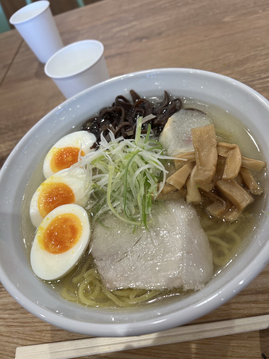 まかちん tweet media