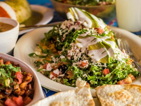 eVisitorGuide's tweet image. For fresh, locally sourced Mexican food, head to @CafeCorazonMKE! Serving great food and outstanding margaritas since 2009. Three locations. evisitorguide.com/milwaukee/broc…

#Milwaukee #MKE #travel #budgettravel #sightseeing #dining #Mexican #margaritas