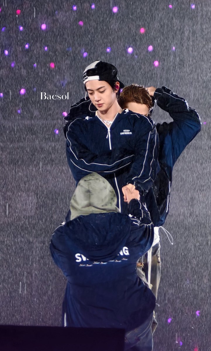 260409
how sweet🥹

#VJIN #vjin #V #Jin #진 #태형 #김석진 
#BTS_WORLDTOUR_ARIRANG 
#BTS_WORLDTOUR_GOYANG 
#방탄소년단 
#BTS