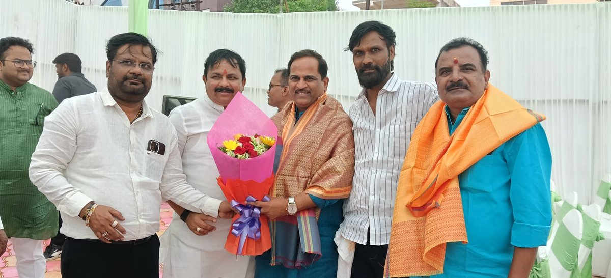 KishorShitole8's tweet image. मित्रवर्य श्री. बाळासाहेब थोरात व श्री. मिथुन भैय्या व्यास, श्री. पप्पू भैय्या व्यास
यांच्या नवीन प्रकल्पाचे प्रकल्पाला खूप खूप हार्दिक शुभेच्छा!💐💐

#Congratulations #शुभेच्छा #KishoreShitole