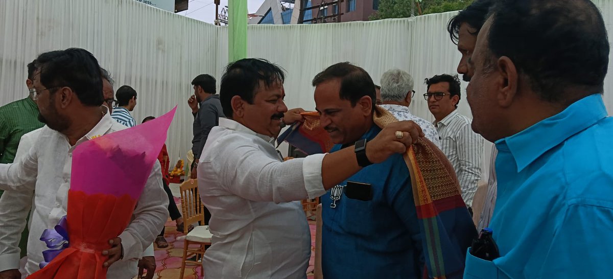 KishorShitole8's tweet image. मित्रवर्य श्री. बाळासाहेब थोरात व श्री. मिथुन भैय्या व्यास, श्री. पप्पू भैय्या व्यास
यांच्या नवीन प्रकल्पाचे प्रकल्पाला खूप खूप हार्दिक शुभेच्छा!💐💐

#Congratulations #शुभेच्छा #KishoreShitole