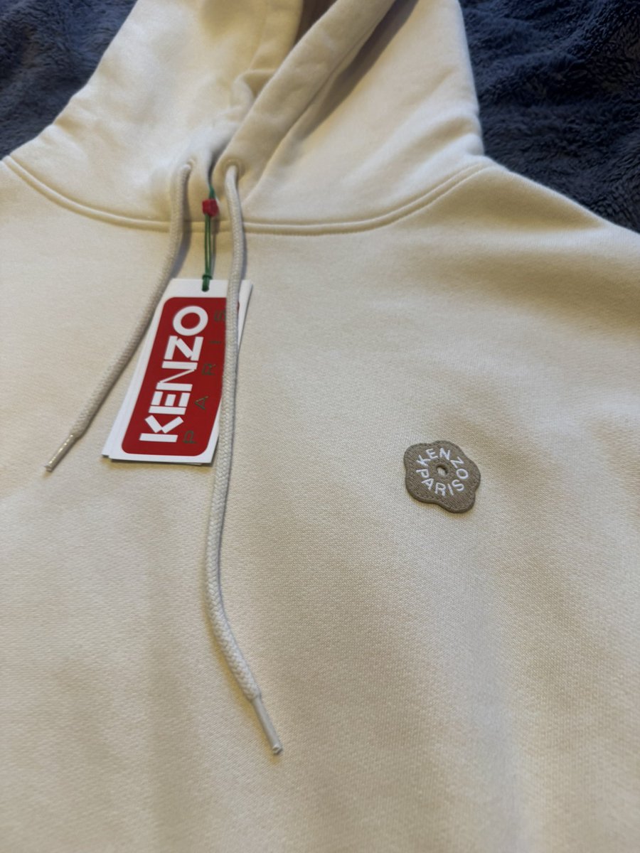 Butter_JK1997's tweet image. รบกวนฝากรีทวิตหน่อยนะคับ🙏🏻🙇🏻‍♀️

ส่งต่อ hoody kenzo Paris ซื้อมาจากช็อปจีน🇨🇳
ไซส์ M สีครีม🤏🏻

ซื้อมา 1,300 CNY (เกือบ 15,000฿)
ขอส่งต่อ 4,900฿ คับ 

ขอดูรูปเพิ่มเติมได้ค่ะ ป้ายยังอยู่🙏🏻🥹

DM มาได้เลยนะค้าบ 
#kenzoparis #ส่งต่อเสื้อผ้า #เคโซ่ #hoody