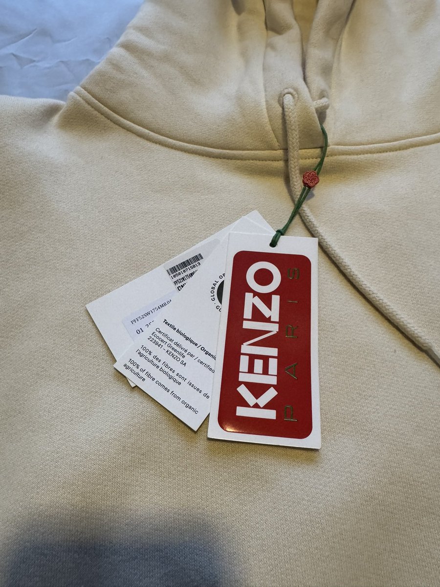 Butter_JK1997's tweet image. รบกวนฝากรีทวิตหน่อยนะคับ🙏🏻🙇🏻‍♀️

ส่งต่อ hoody kenzo Paris ซื้อมาจากช็อปจีน🇨🇳
ไซส์ M สีครีม🤏🏻

ซื้อมา 1,300 CNY (เกือบ 15,000฿)
ขอส่งต่อ 4,900฿ คับ 

ขอดูรูปเพิ่มเติมได้ค่ะ ป้ายยังอยู่🙏🏻🥹

DM มาได้เลยนะค้าบ 
#kenzoparis #ส่งต่อเสื้อผ้า #เคโซ่ #hoody